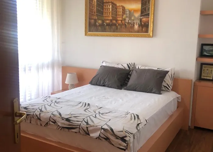 Grand Lth Appartement Tirana
